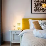 Lakeview Cozynook - Tennis, Underground Parking, Modern, Balcony Apartment *