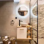 Lakeview Cozynook - Tennis, Underground Parking, Modern, Balcony Apartment