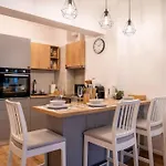Lakeview Cozy Nook - Tennis, Underground Parking, Modern, Balcony *