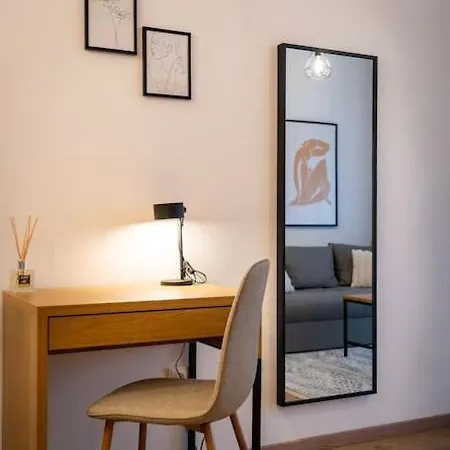 Lakeview Cozy Nook - Tennis, Underground Parking, Modern, Balcony *