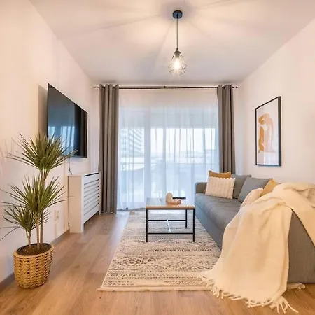 Lakeview Cozy Nook - Tennis, Underground Parking, Modern, Balcony