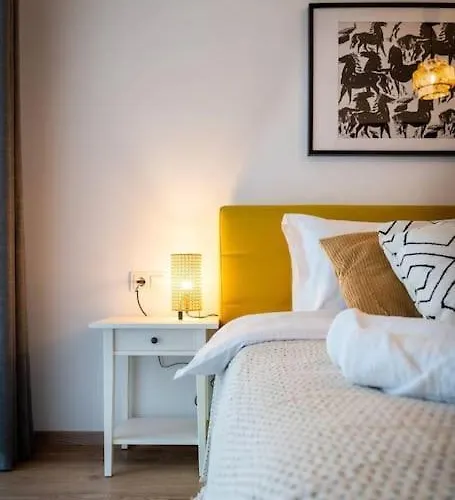 Lakeview Cozynook - Tennis, Underground Parking, Modern, Balcony דירה *