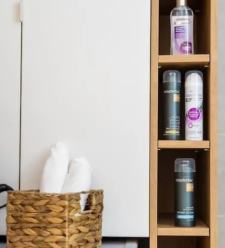 Lakeview Cozynook - Tennis, Underground Parking, Modern, Balcony 아파트