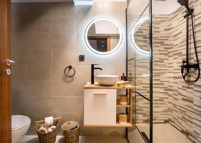 Lakeview Cozynook - Tennis, Underground Parking, Modern, Balcony 아파트