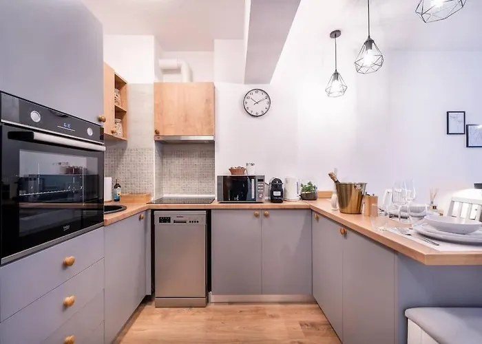 아파트 Lakeview Cozynook - Tennis, Underground Parking, Modern, Balcony