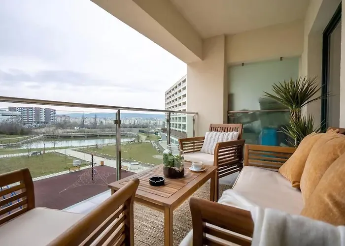 Lakeview Cozynook - Tennis, Underground Parking, Modern, Balcony * 클루지나포카