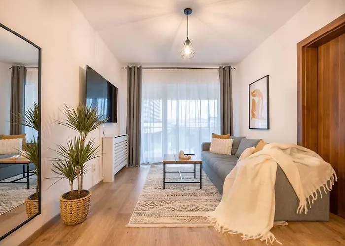 Lakeview Cozynook - Tennis, Underground Parking, Modern, Balcony