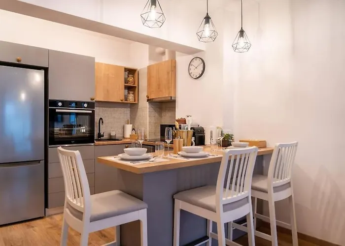 Lakeview Cozynook - Tennis, Underground Parking, Modern, Balcony *