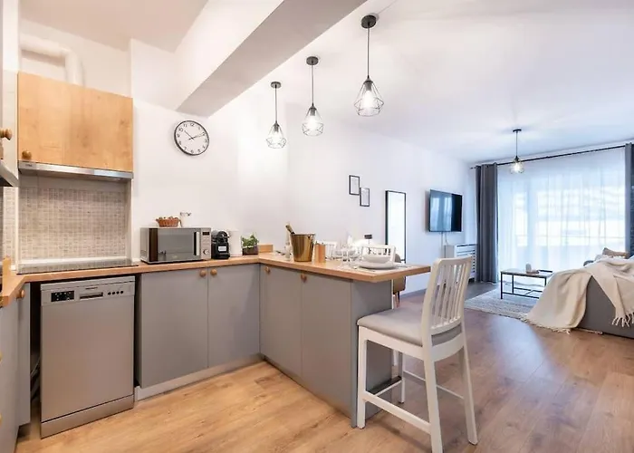 Lakeview Cozynook - Tennis, Underground Parking, Modern, Balcony 아파트 *